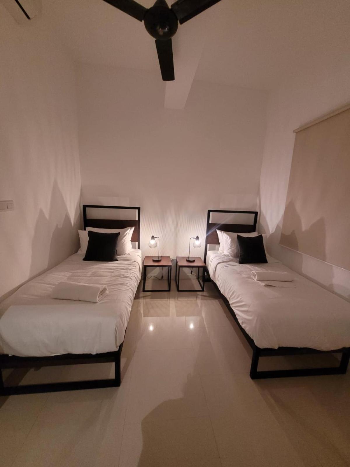 Hasara Oceanfront Apartments Galle Extérieur photo