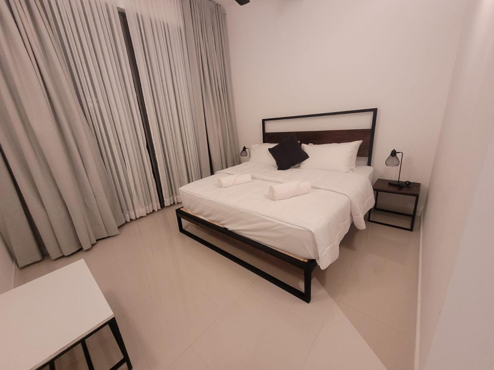 Hasara Oceanfront Apartments Galle Extérieur photo